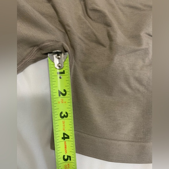 New Women’s Alphalete Amplify Contour 5” Shorts Size Small - Picture 2 of 6